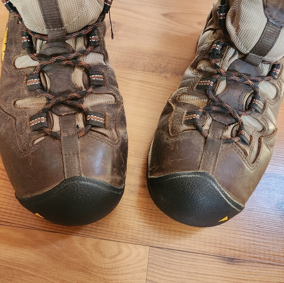 KEEN Men's Brown Hiking Boots - Picture 12 of 13